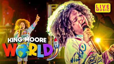That Girl Lay Lay Feat. King Moore .